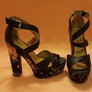 Fusion Black/Floral Strappy Heel
